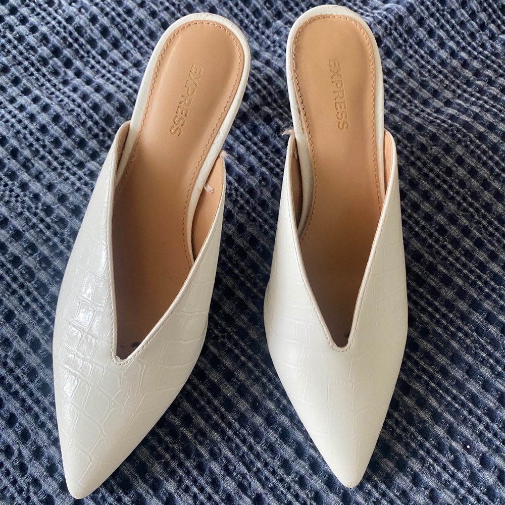 White pointed croc skin Express kitten heels